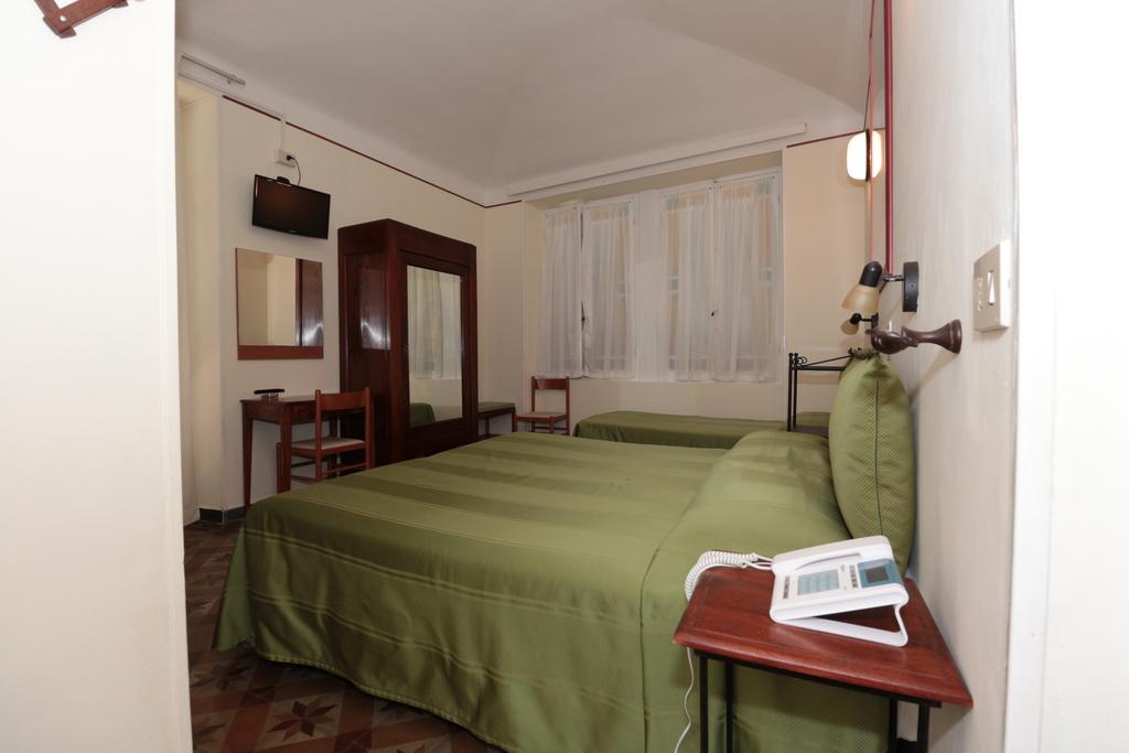 Hotel Amelia 2*