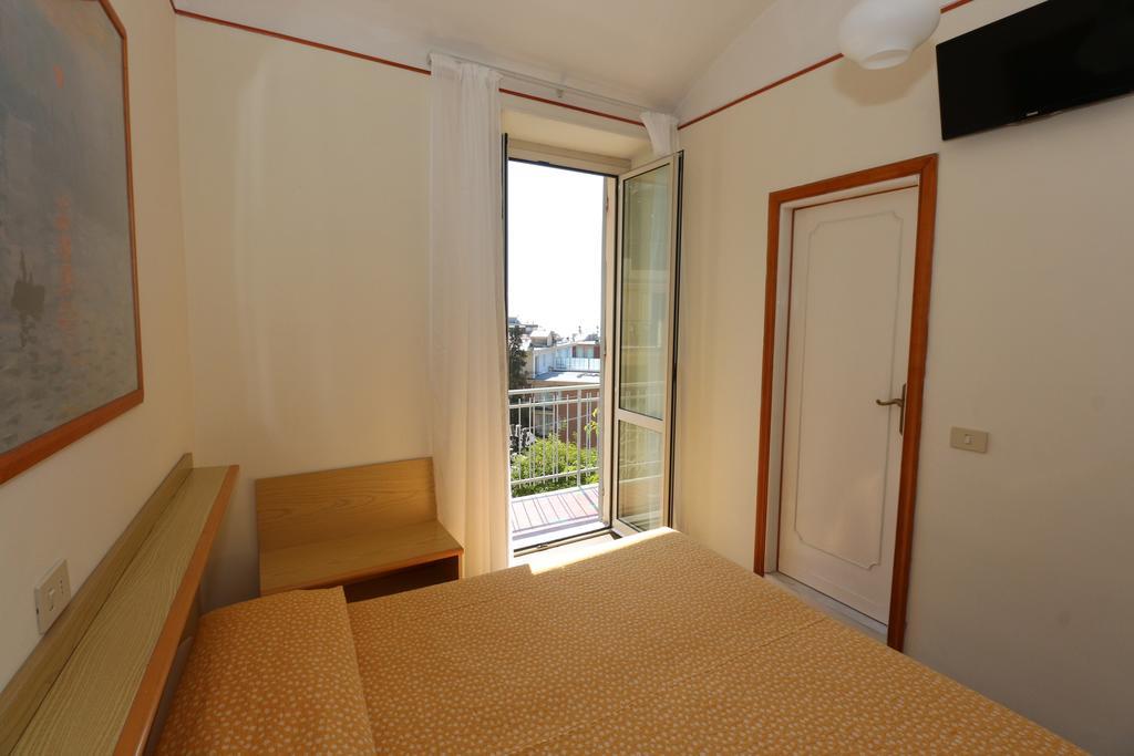 Amelia Hotel 2*